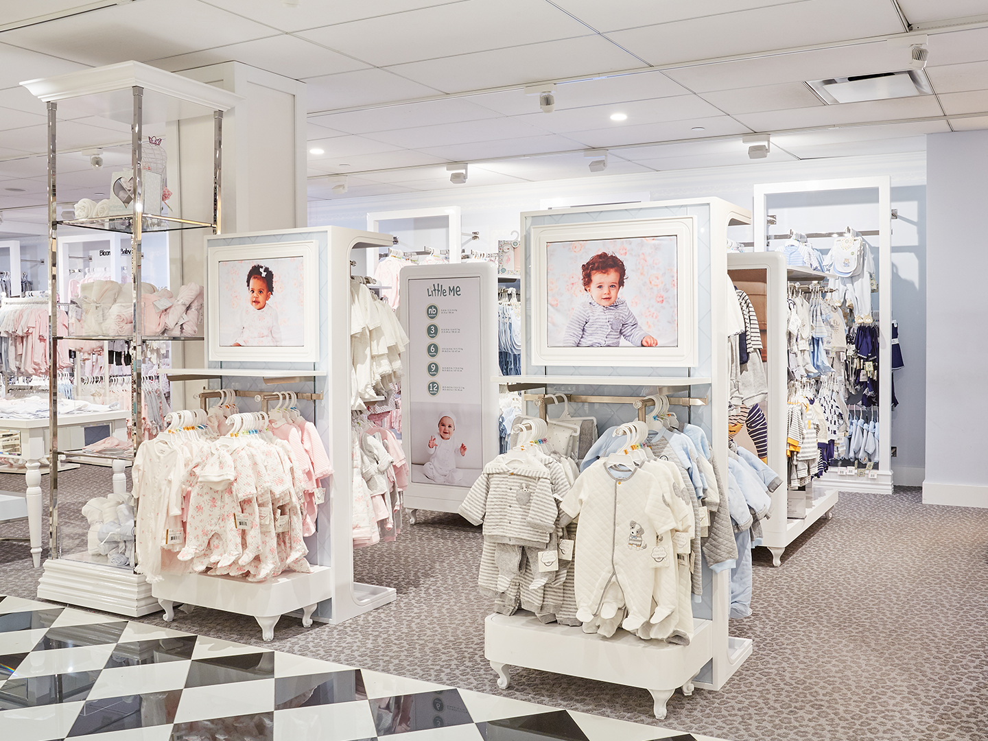 Conception de magasin Little Me - Présentoir de Mode des Enfants - Meubles de Vente au Détail Sur Mesure - Affichage de Vente au Détail