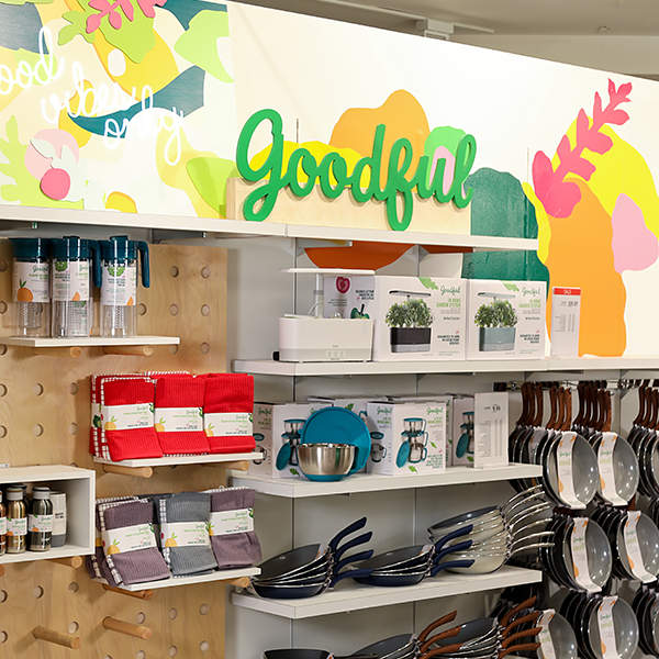 Custom Retail Fixtures Macy's Store Design - Custom Retail Kitchenware displays and shelving