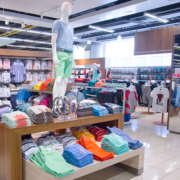 Custom Retail Furniture Jumbo Dominican Republic Store Design & Visual Merchandising - Custom Display Tables for Retail