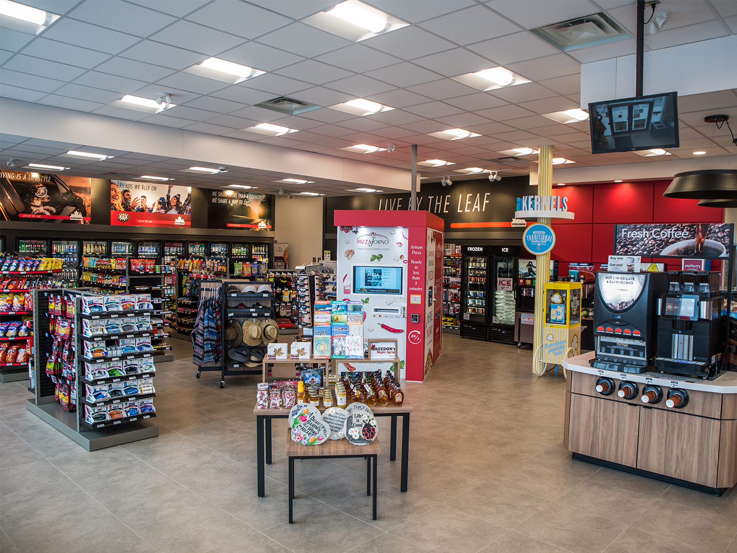 Tables de présentation et fixtures avec étagères pour Petro-Canada