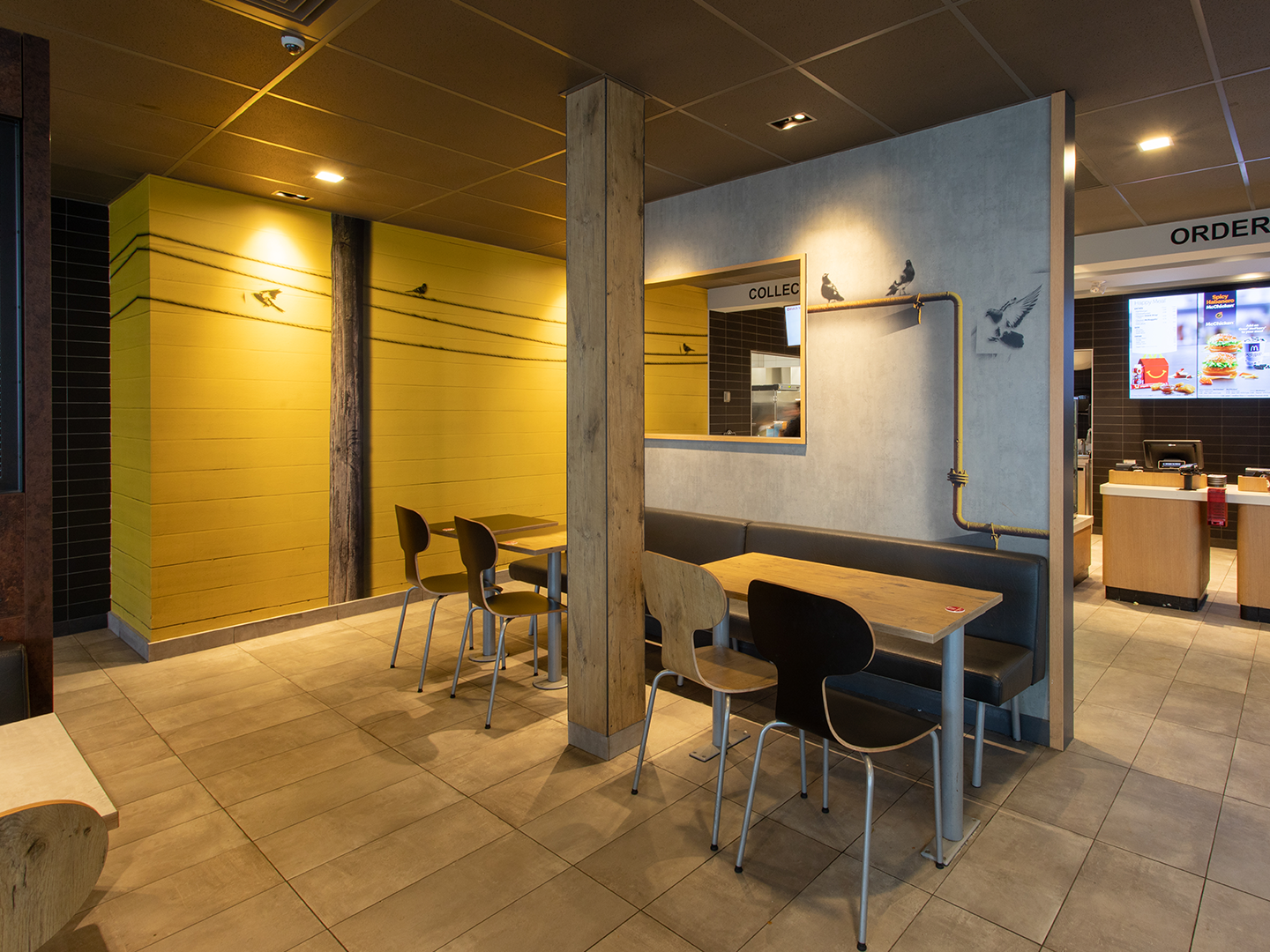 Conception de restaurant McDonald's - Meubles de restauration sur mesure - McDonald's Lim - Luminaires sur mesure - Meubles sur mesure