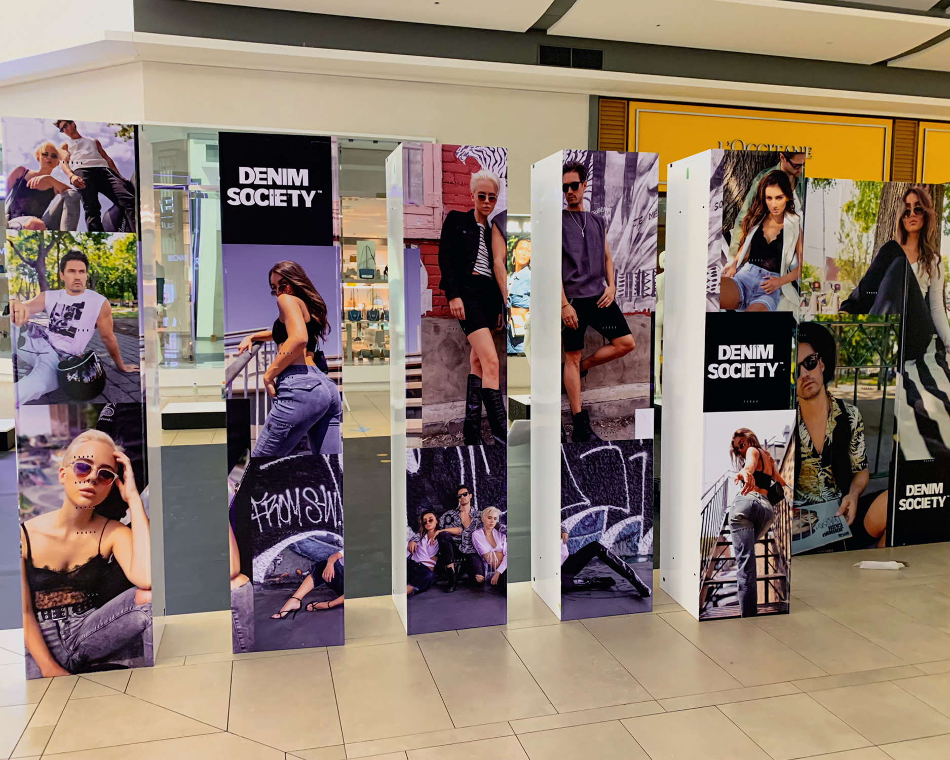 Kiosque sans personnel avec écran tactile interactif pour Denim Society Addobox Casier Intelligent - fait sur mesure pour Denim Society