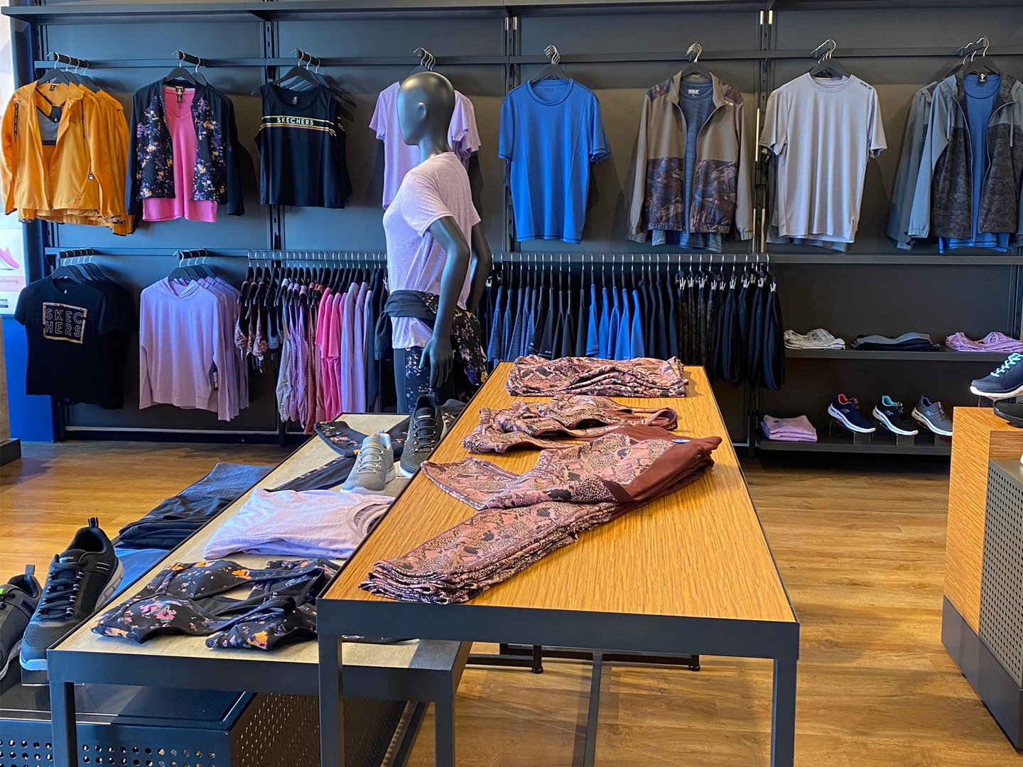 Skechers Store Design - Custom Display Table - Retail Fixtures - Display Tables - Clothing Display