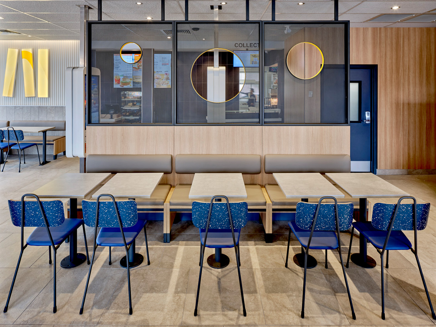 Conception de restaurant - Meubles de restaurant sur mesure - McDonald's Luna - Luminaires sur mesure - Meubles sure mesure - Industrie de la restauration